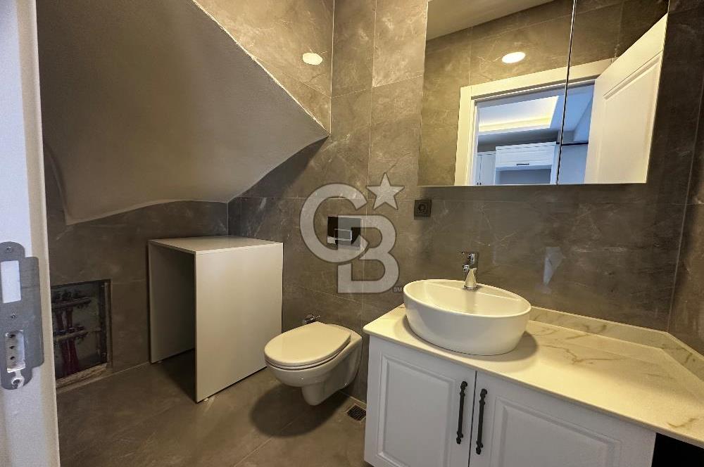 Urla Yelaltı’nda teraslı,seçkin tripleks ikiz villa