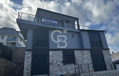Urla Yelaltı’nda teraslı,seçkin tripleks ikiz villa
