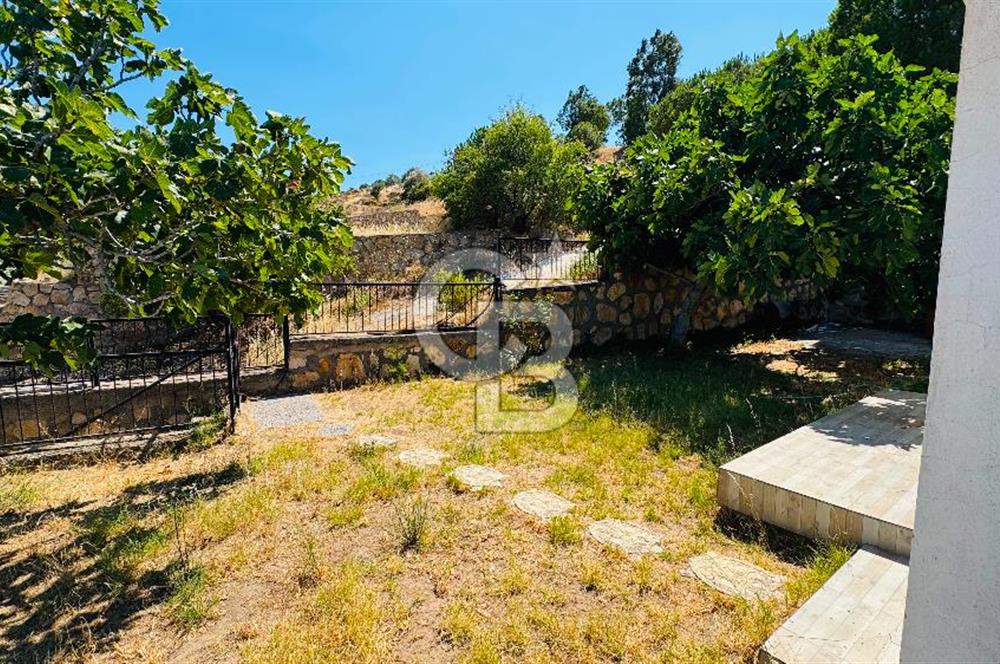 Foça Denizkentte Eşyalı Kiralık Deniz Manzaralı 4+1 Villa