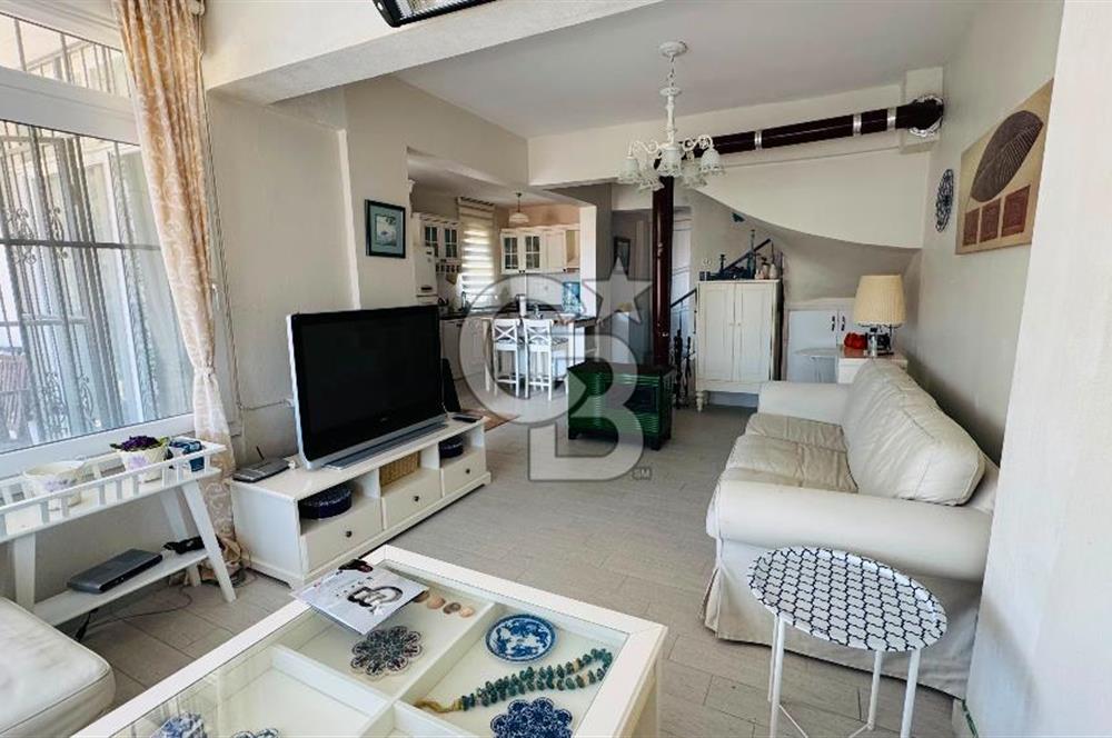 Foça Denizkentte Eşyalı Kiralık Deniz Manzaralı 4+1 Villa