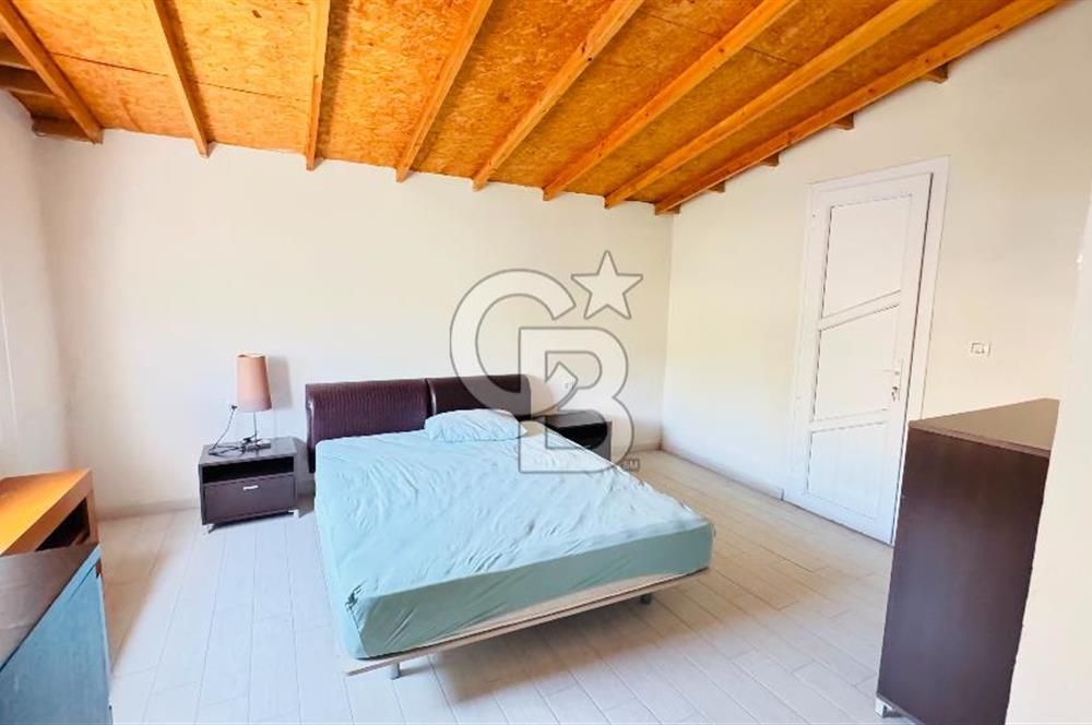 Foça Denizkentte Eşyalı Kiralık Deniz Manzaralı 4+1 Villa