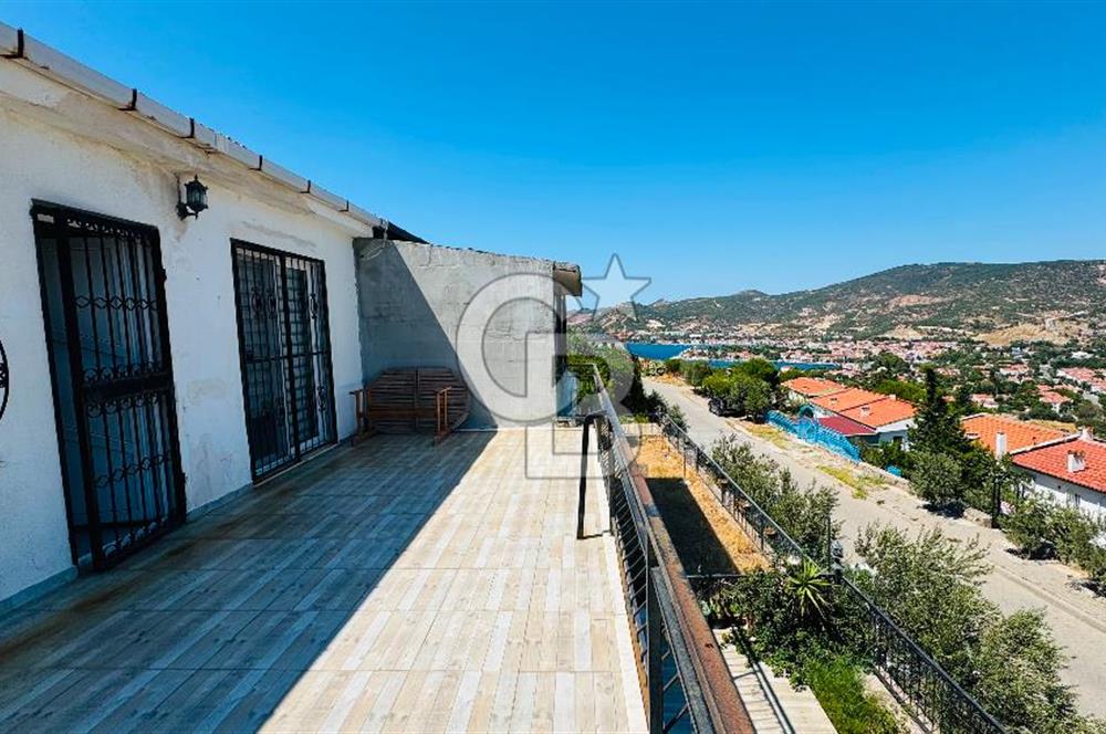 Foça Denizkentte Eşyalı Kiralık Deniz Manzaralı 4+1 Villa