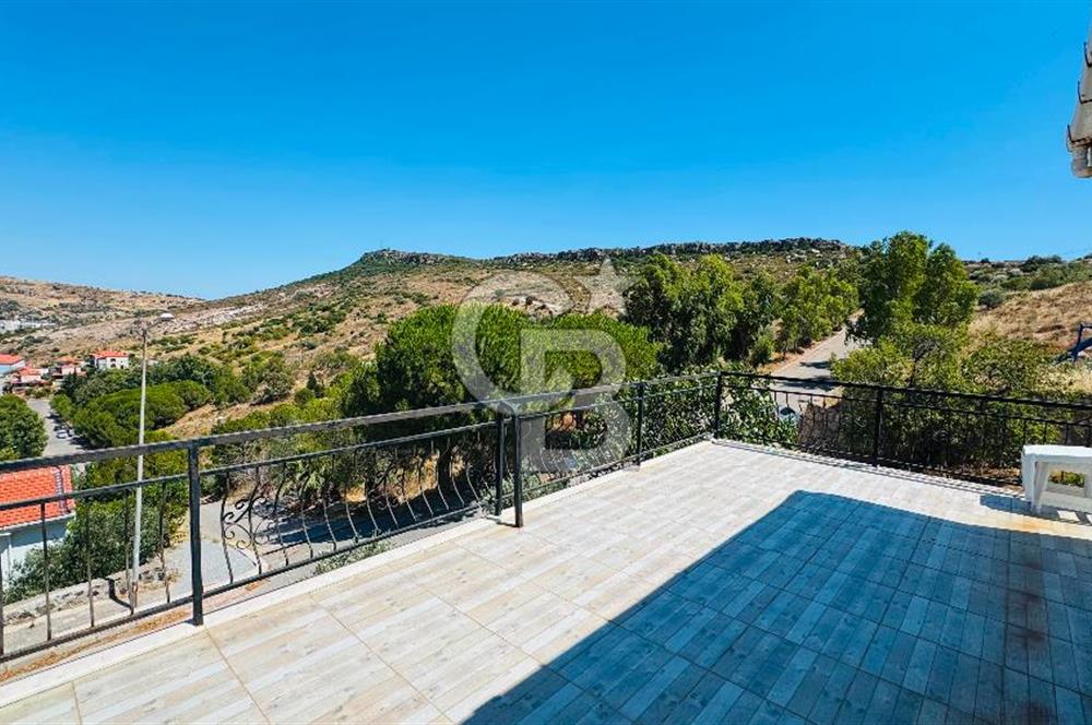 Foça Denizkentte Eşyalı Kiralık Deniz Manzaralı 4+1 Villa