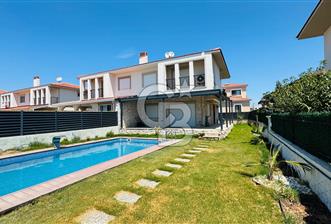 Foça Bağarası Kazım Dirik Mah. Eşyalı Kiralık 3+1 Havuzlu Villa - 11 - 363727