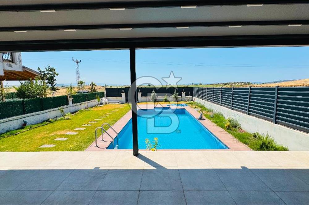 Foça Bağarası Kazım Dirik Mah. Eşyalı Kiralık 3+1 Havuzlu Villa
