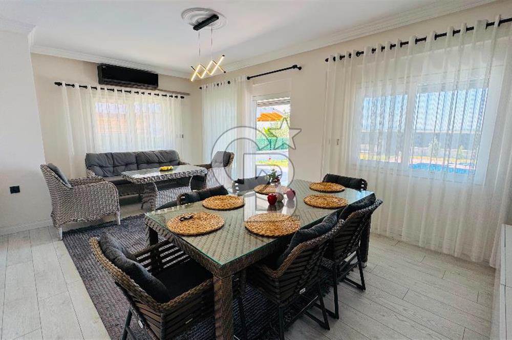 Foça Bağarası Kazım Dirik Mah. Eşyalı Kiralık 3+1 Havuzlu Villa