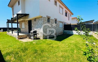 Foça Bağarası Kazım Dirik Mah. Eşyalı Kiralık 3+1 Havuzlu Villa