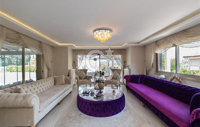 Urla Kekliktepe Arkadya Sitesinde 6+1 Havuzlu Villa