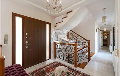 Urla Kekliktepe Arkadya Sitesinde 6+1 Havuzlu Villa