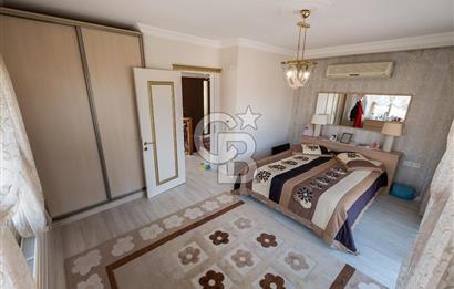 Urla Kekliktepe Arkadya Sitesinde 6+1 Havuzlu Villa