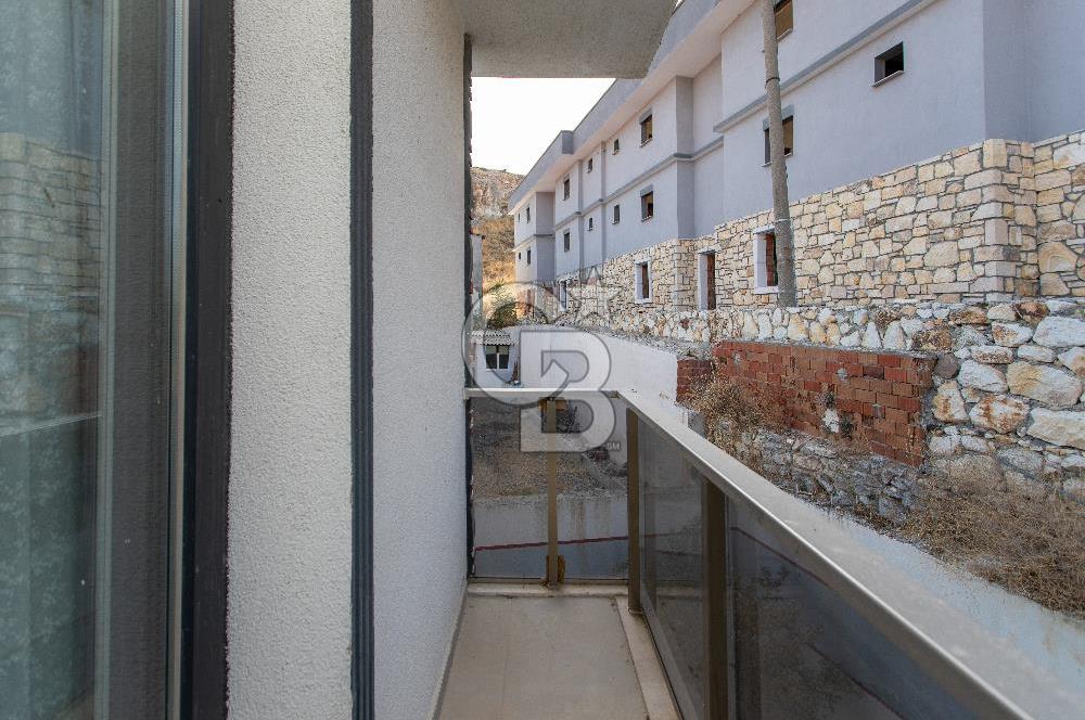 Foça Yenibağarası Mahallesinde Satılık 2+1 Daire