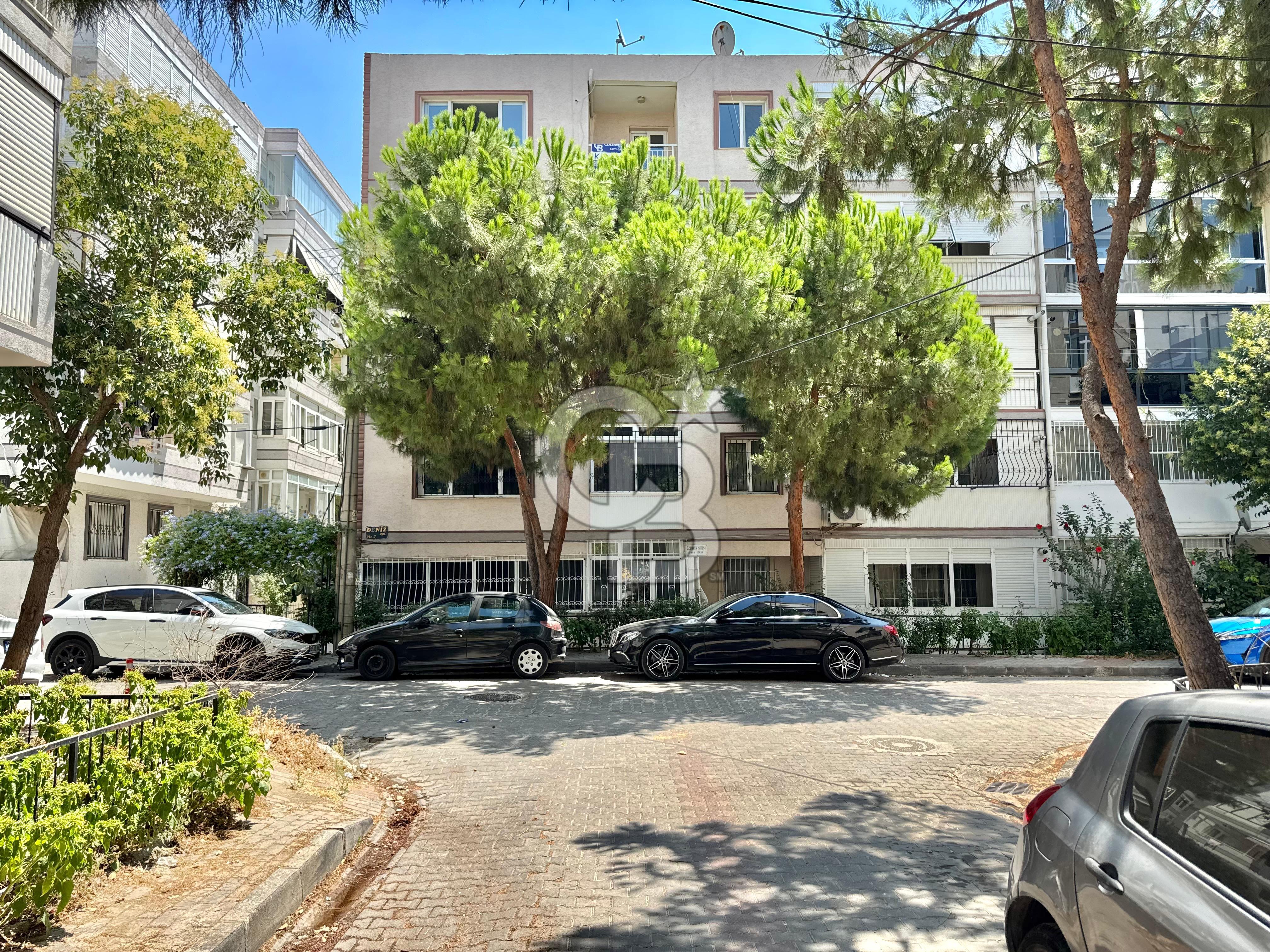 Karşıyaka Bahriye Üçok Bulv. Yakını D.Gazlı Kiralık 3+1 Daire