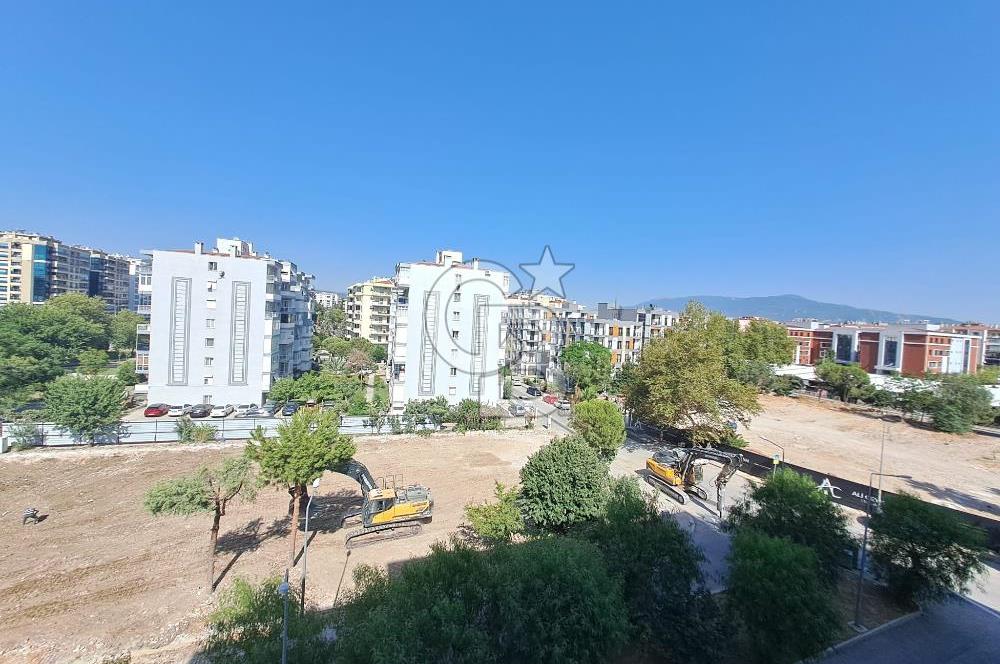 BORNOVA'DA PAZAR VE PARKA YAKIN, 3 KLİMALI, AÇIK OTOPARKLI 3+1 FERAH DAİRE