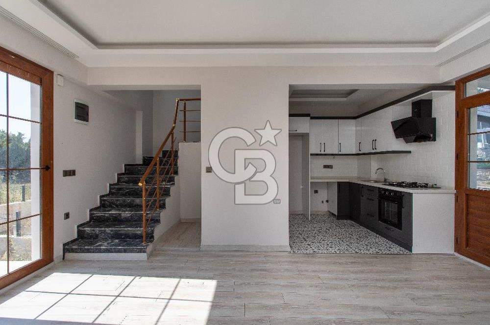 Foça Kozbeyli'de Satılık 2+1 Müstakil Bahçeli Villa