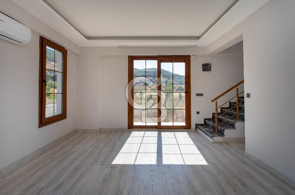 Foça Kozbeyli'de Satılık 2+1 Müstakil Bahçeli Villa
