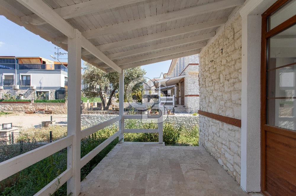 Foça Kozbeyli'de Satılık 2+1 Müstakil Bahçeli Villa