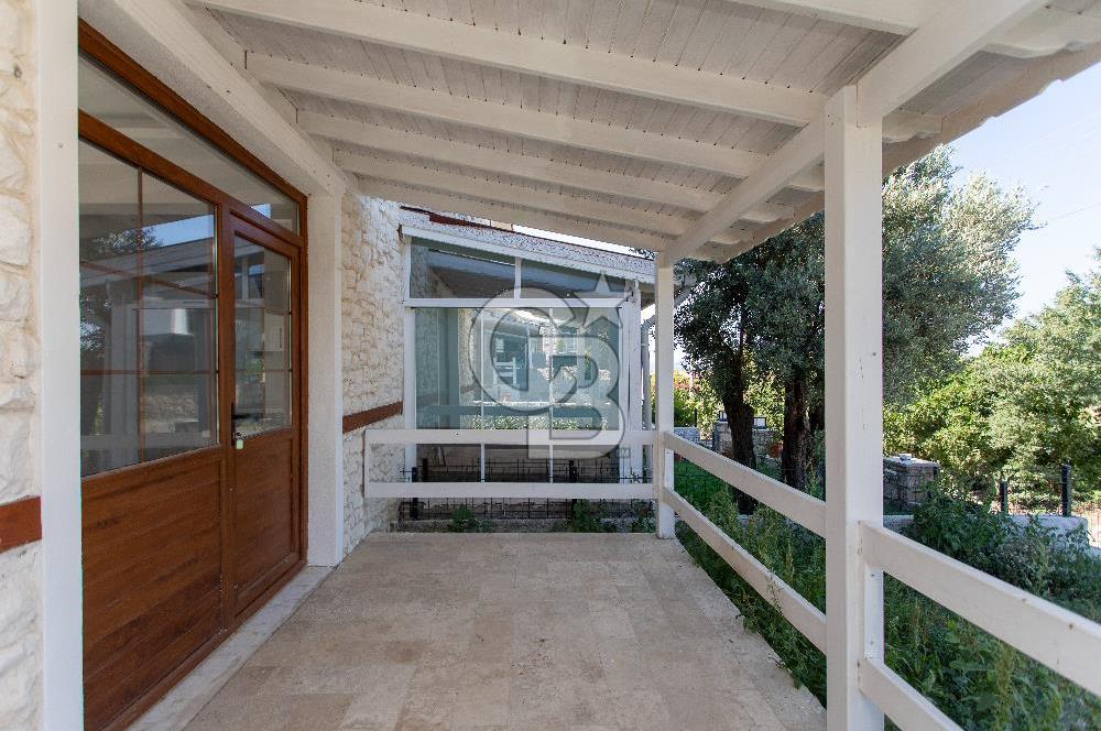Foça Kozbeyli'de Satılık 2+1 Müstakil Bahçeli Villa