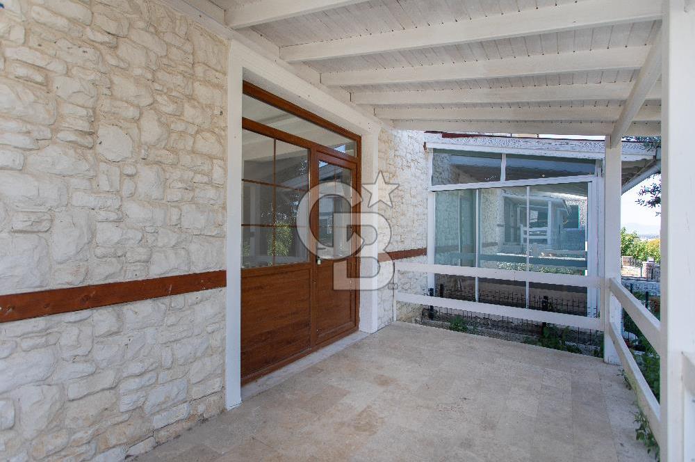 Foça Kozbeyli'de Satılık 2+1 Müstakil Bahçeli Villa