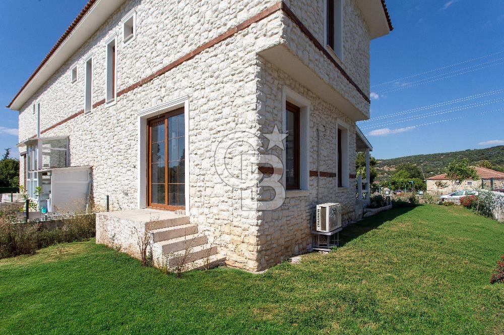 Foça Kozbeyli'de Satılık 2+1 Müstakil Bahçeli Villa