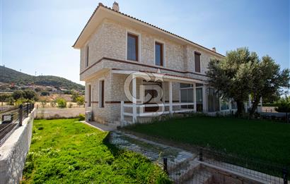 Foça Kozbeyli'de Satılık 2+1 Müstakil Bahçeli Villa