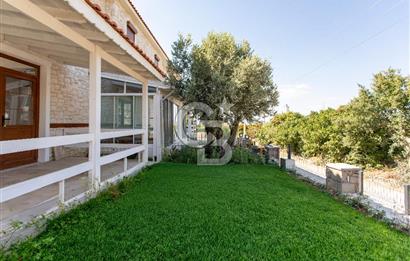 Foça Kozbeyli'de Satılık 2+1 Müstakil Bahçeli Villa