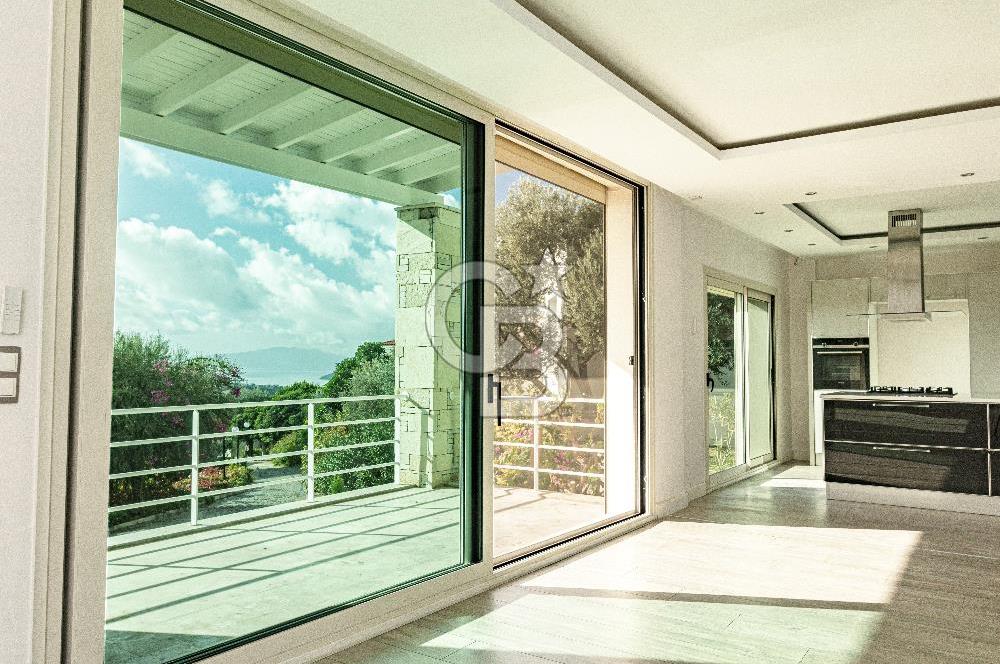 BODRUM KONACIK'TA DENİZ MANZARALI LÜKS SATILIK TRİPLEKS VİLLA