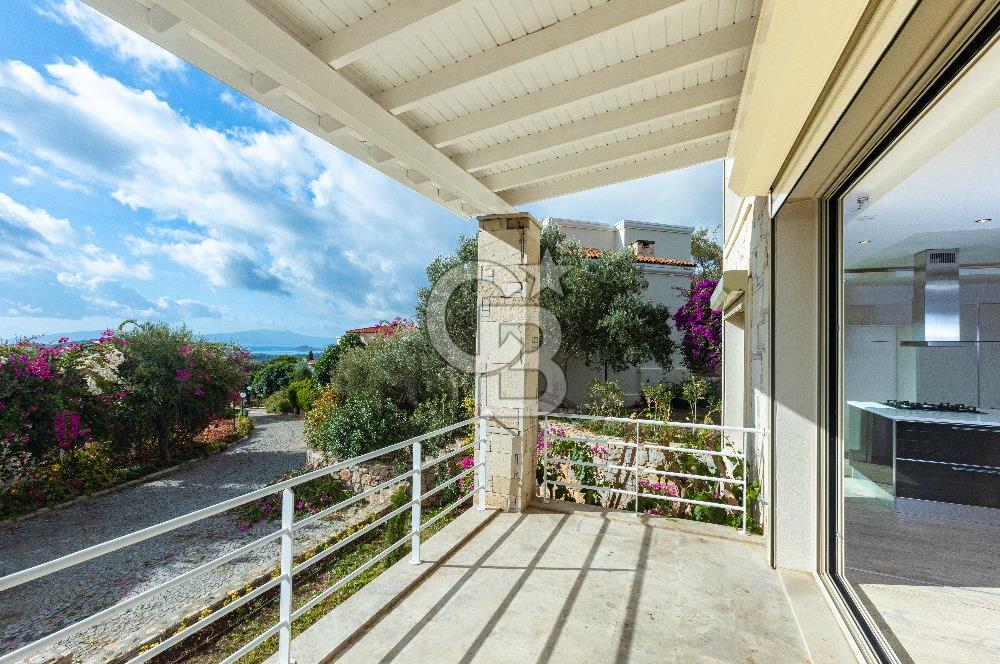 BODRUM KONACIK'TA DENİZ MANZARALI LÜKS SATILIK TRİPLEKS VİLLA