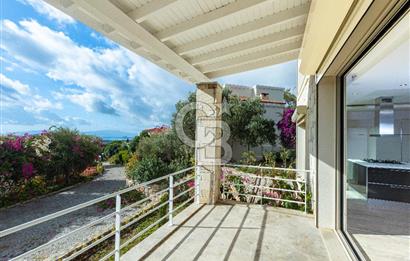 BODRUM KONACIK'TA DENİZ MANZARALI LÜKS SATILIK TRİPLEKS VİLLA