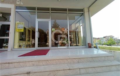 CB TOWER KARTEPE F.S.M'DE CADDE ÜZERİ 100M2 SATILIK DÜKKAN