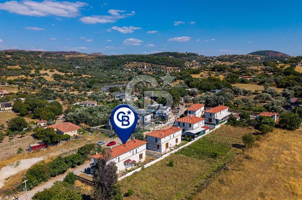 Foça Kozbeyli'de Satılık 2+1 Müstakil Bahçeli Villa