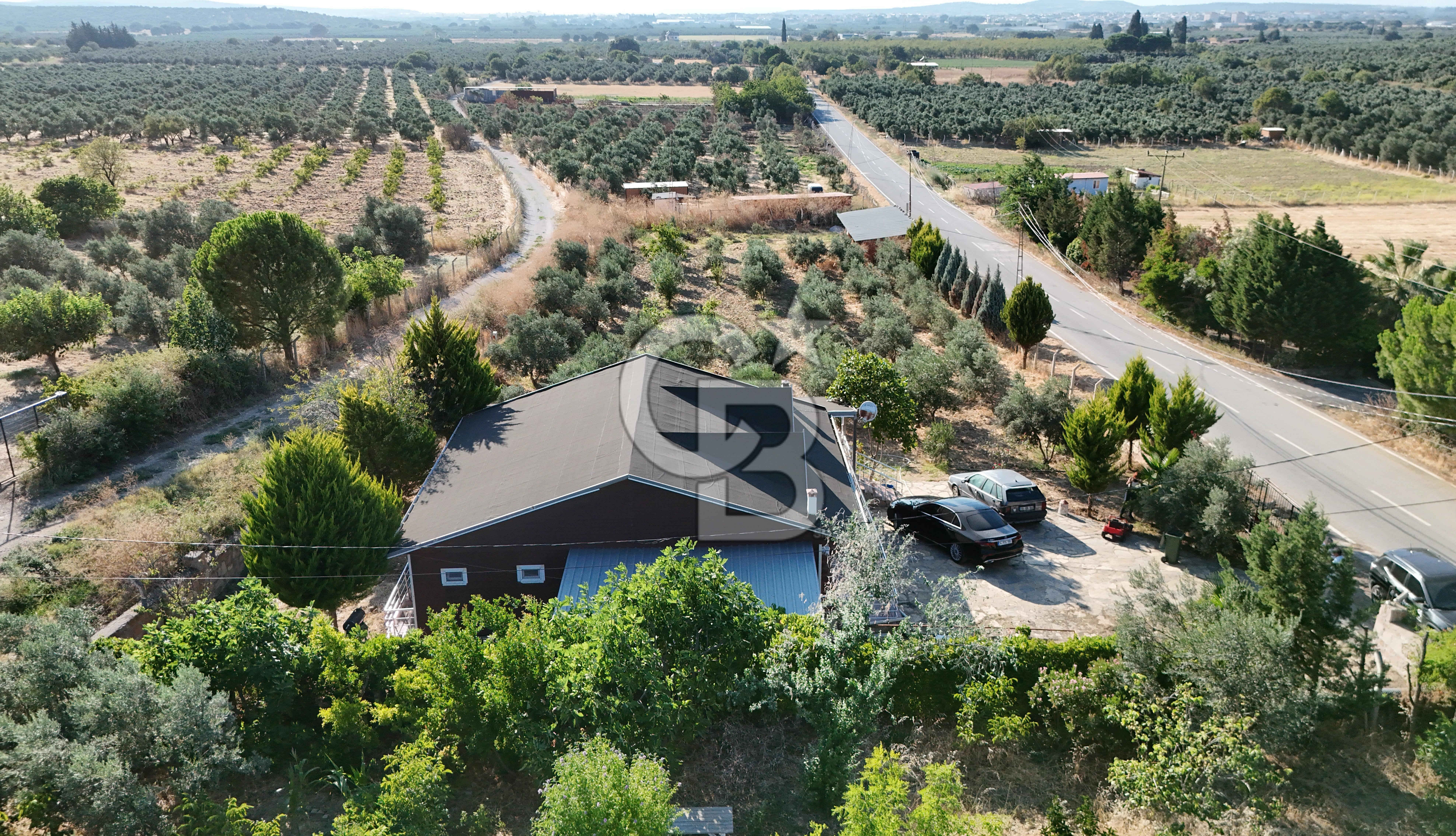 Gömeç'te Çiftlik Evi 2800 m2 Asfalt Yola Cephe