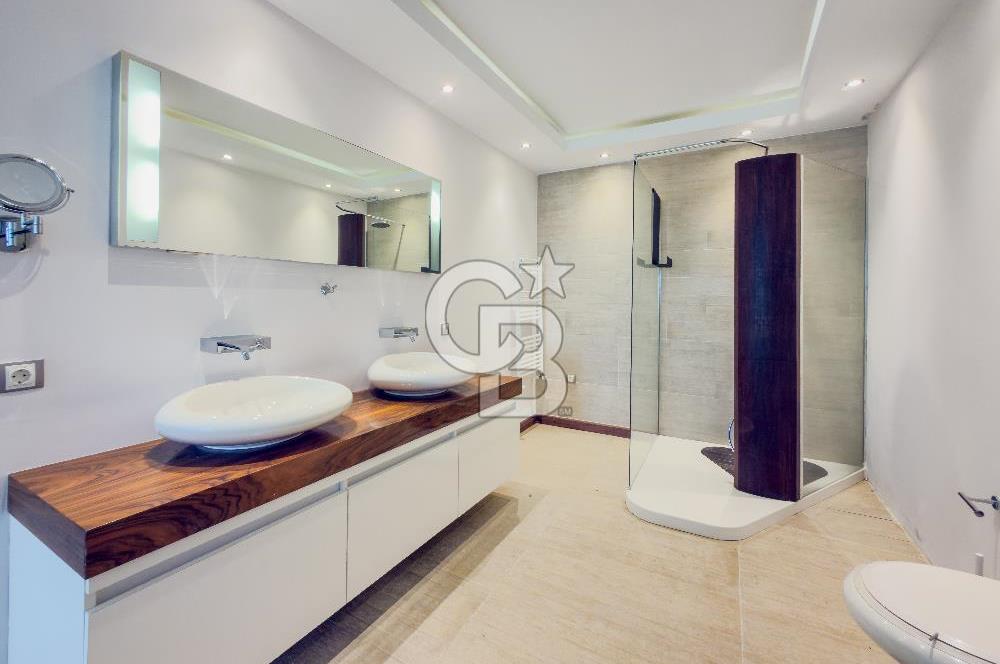 BODRUM KONACIK'TA DENİZ MANZARALI LÜKS SATILIK TRİPLEKS VİLLA