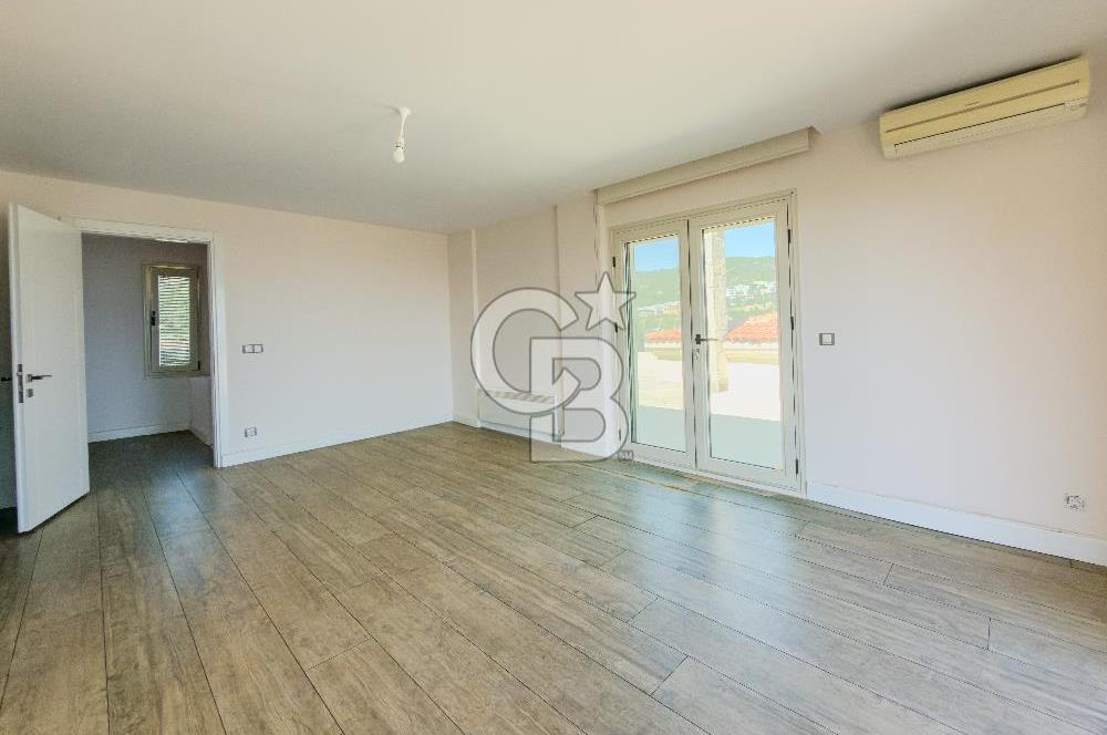 BODRUM KONACIK'TA DENİZ MANZARALI LÜKS SATILIK TRİPLEKS VİLLA