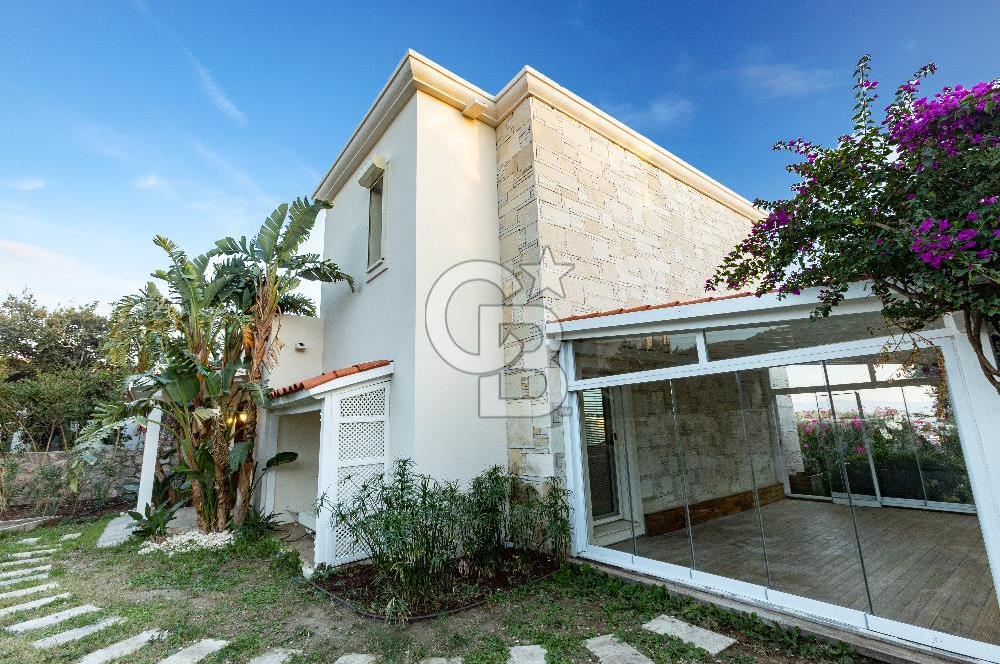 BODRUM KONACIK'TA DENİZ MANZARALI LÜKS SATILIK TRİPLEKS VİLLA