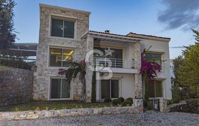 BODRUM KONACIK'TA DENİZ MANZARALI LÜKS SATILIK TRİPLEKS VİLLA