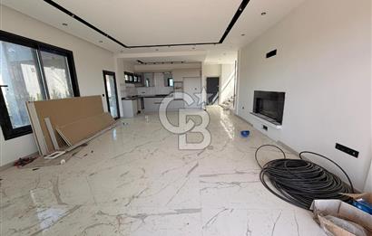 Kuşadasında 1000 m2 Arsa İçnde Deniz Manzaralı,Havuzlu Malikane