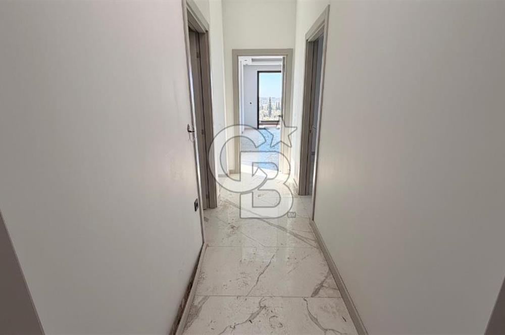 Kuşadasında 1000 m2 Arsa İçnde Deniz Manzaralı,Havuzlu Malikane
