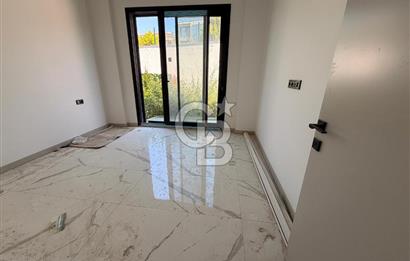 Kuşadasında 1000 m2 Arsa İçnde Deniz Manzaralı,Havuzlu Malikane