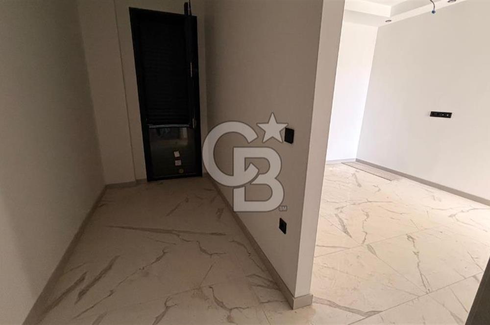 Kuşadasında 1000 m2 Arsa İçnde Deniz Manzaralı,Havuzlu Malikane