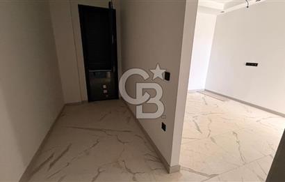Kuşadasında 1000 m2 Arsa İçnde Deniz Manzaralı,Havuzlu Malikane