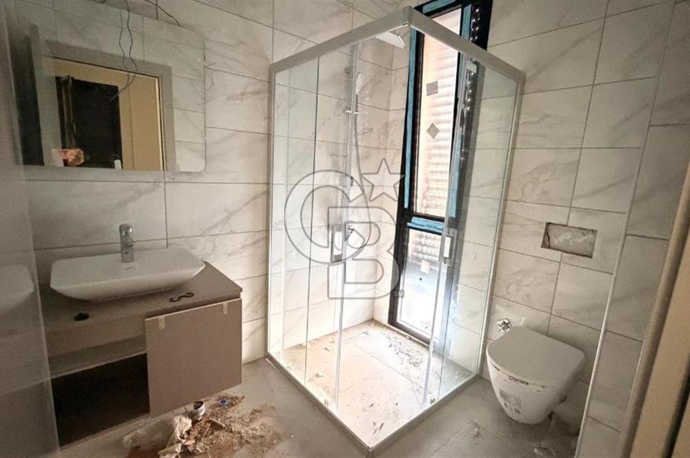 Kuşadasında 1000 m2 Arsa İçnde Deniz Manzaralı,Havuzlu Malikane