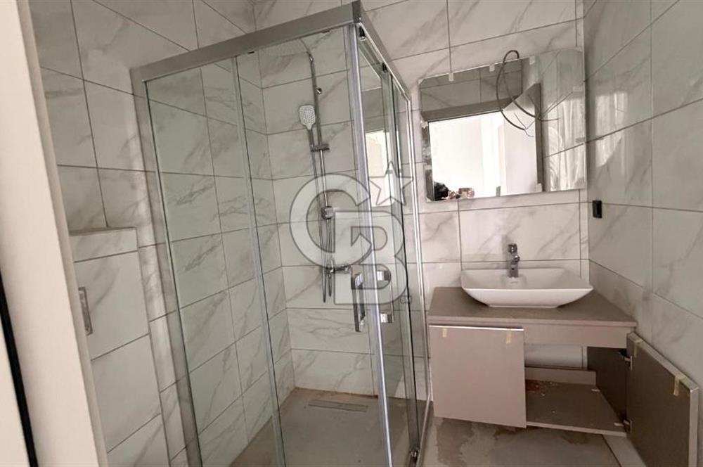 Kuşadasında 1000 m2 Arsa İçnde Deniz Manzaralı,Havuzlu Malikane