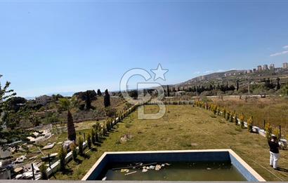 Kuşadasında 1000 m2 Arsa İçnde Deniz Manzaralı,Havuzlu Malikane