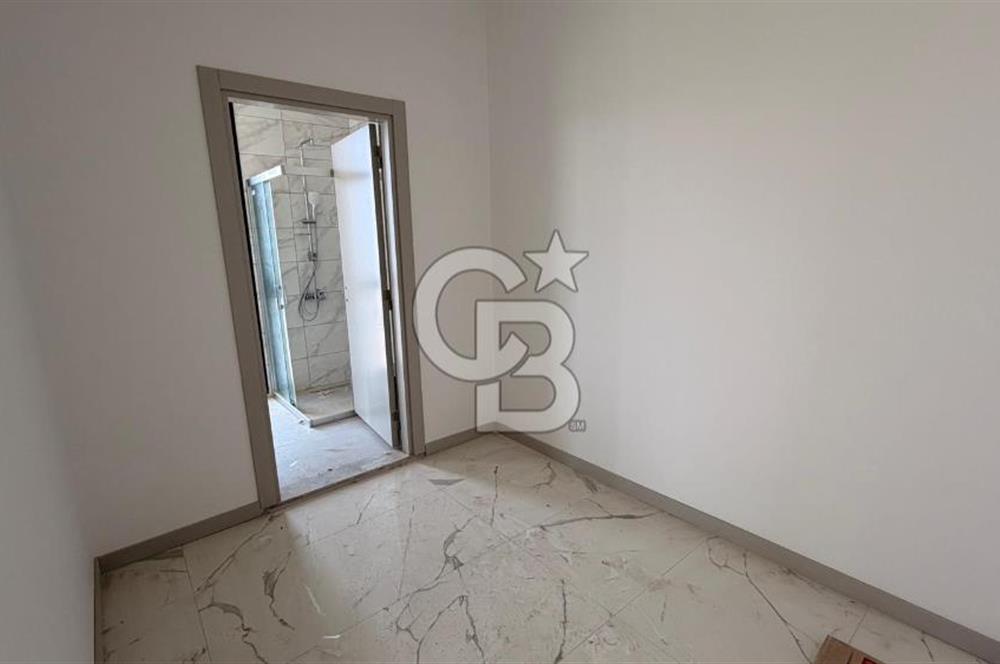 Kuşadasında 1000 m2 Arsa İçnde Deniz Manzaralı,Havuzlu Malikane