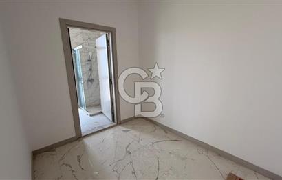 Kuşadasında 1000 m2 Arsa İçnde Deniz Manzaralı,Havuzlu Malikane