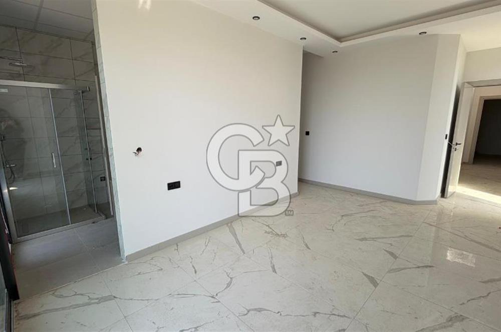 Kuşadasında 1000 m2 Arsa İçnde Deniz Manzaralı,Havuzlu Malikane
