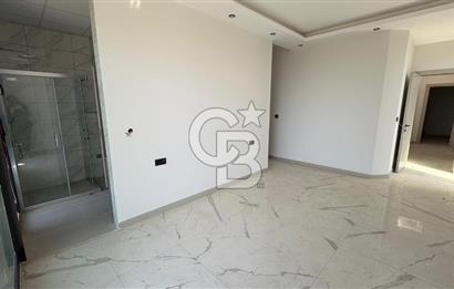 Kuşadasında 1000 m2 Arsa İçnde Deniz Manzaralı,Havuzlu Malikane
