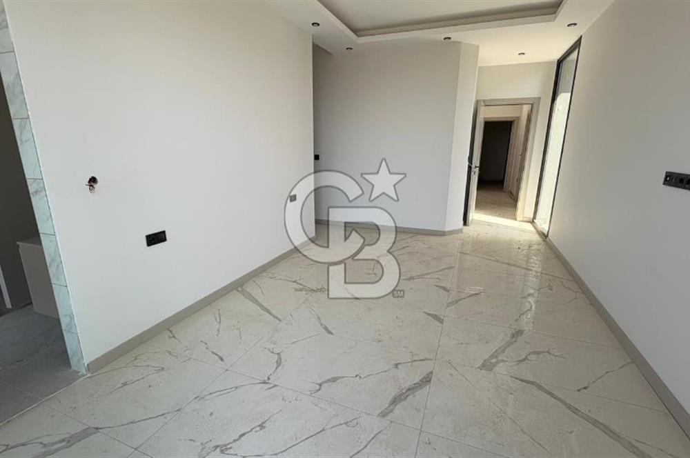 Kuşadasında 1000 m2 Arsa İçnde Deniz Manzaralı,Havuzlu Malikane