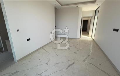 Kuşadasında 1000 m2 Arsa İçnde Deniz Manzaralı,Havuzlu Malikane