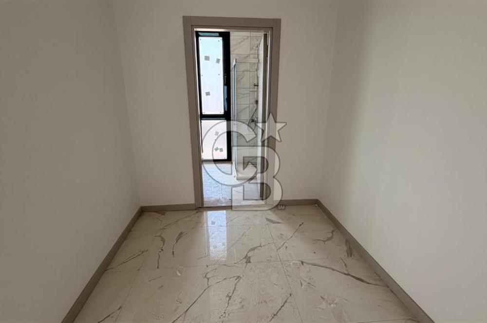 Kuşadasında 1000 m2 Arsa İçnde Deniz Manzaralı,Havuzlu Malikane